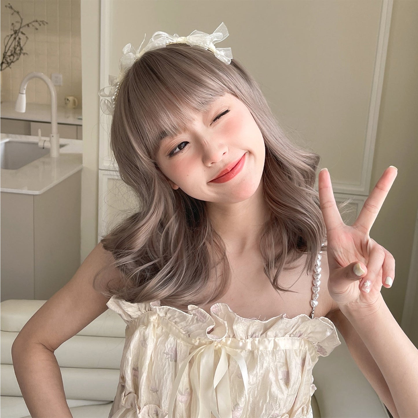 WL1132-1 18 Inches Long Curly Platinum Wigs with Bangs