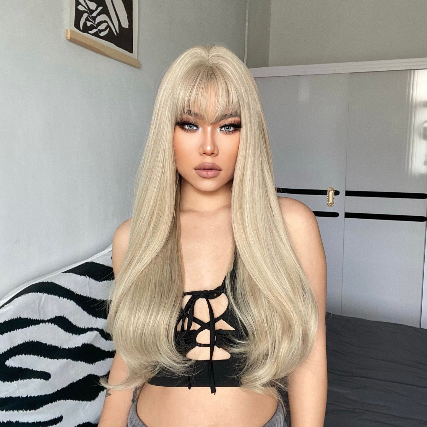 LC5038-1 24 Inch Long Platinum Wavy Wig With Bangs Synthetic Heat Resistant Wig