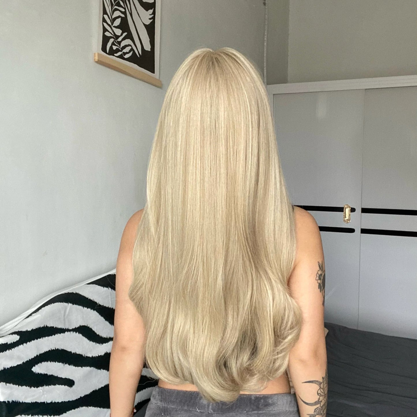 LC5038-1 24 Inch Long Platinum Wavy Wig With Bangs Synthetic Heat Resistant Wig