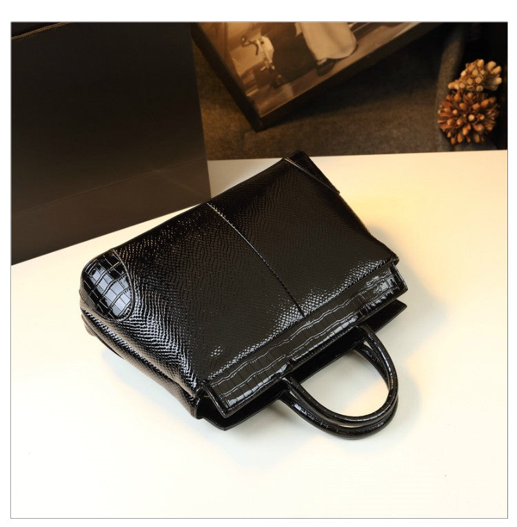 WB-0012/ Crocodile Embossed Leather Crossbody Bag